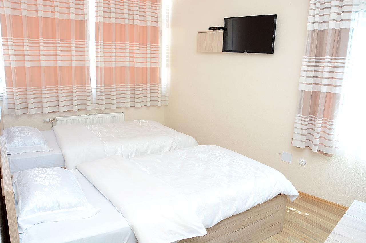 Bolero Hotel Ferizaj Luaran gambar