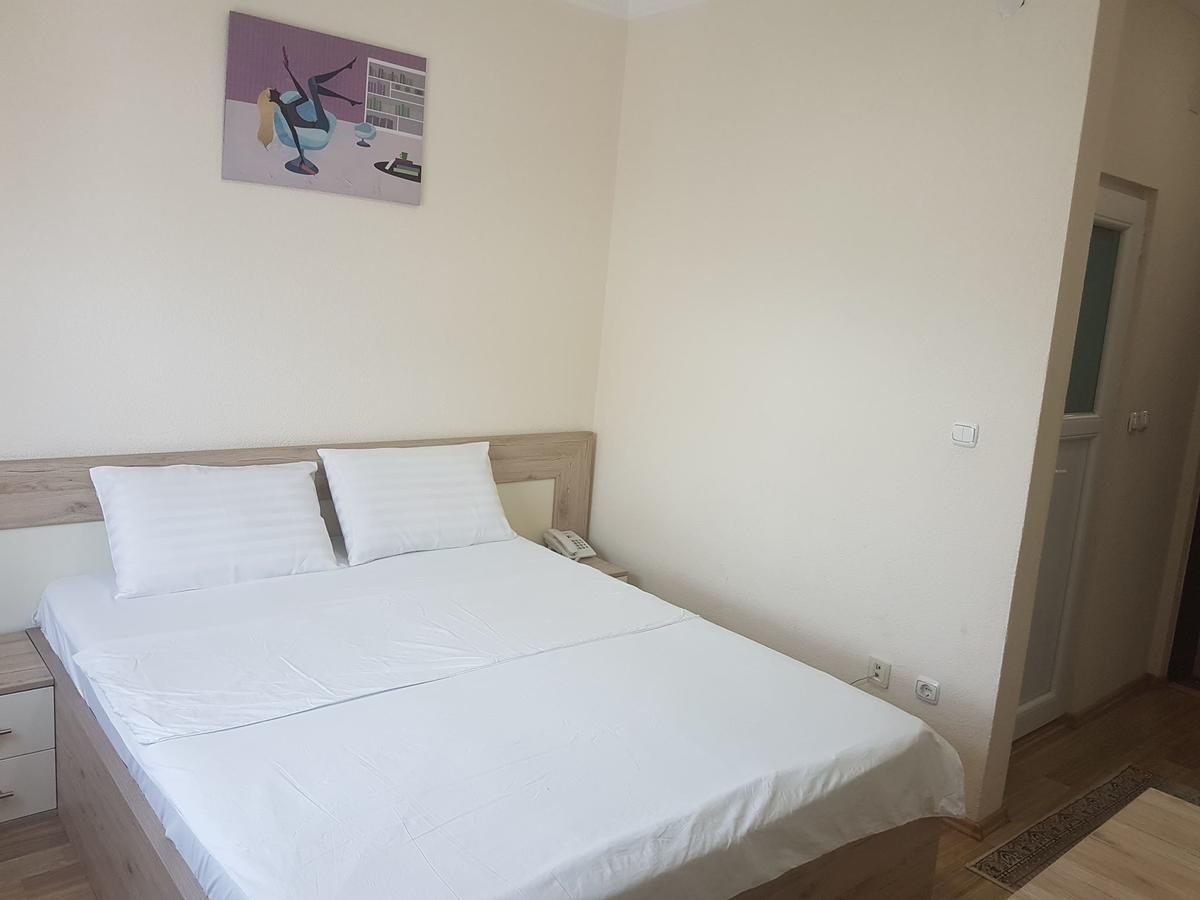 Bolero Hotel Ferizaj Luaran gambar